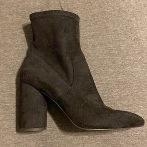 Size 8. Black. Suede like material. Zipper on side boot. Only worn once.